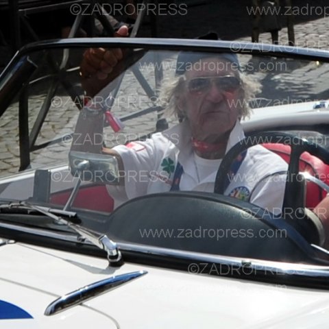 Merzario Arturo 8 -  
 
L’11 marzo 1943 nasce a Civenna, in provincia di Como, Arturo Merzario. Ricordato da tutti per aver vinto due edizioni della Targa Florio, ma soprattutto per il gesto eroico al gran premio di Germania 1976, quando, assieme ai colleghi Guy Edwards e Harald Ertl, estrasse Niki Lauda dall’auto in fiamme, salvandogli la vita.